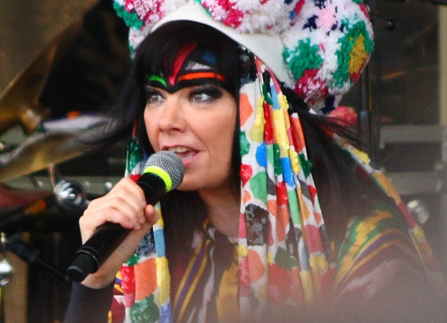 Human Behaviour vs. Jóga: Analiza muzyczna dwóch epok w twórczości Björk