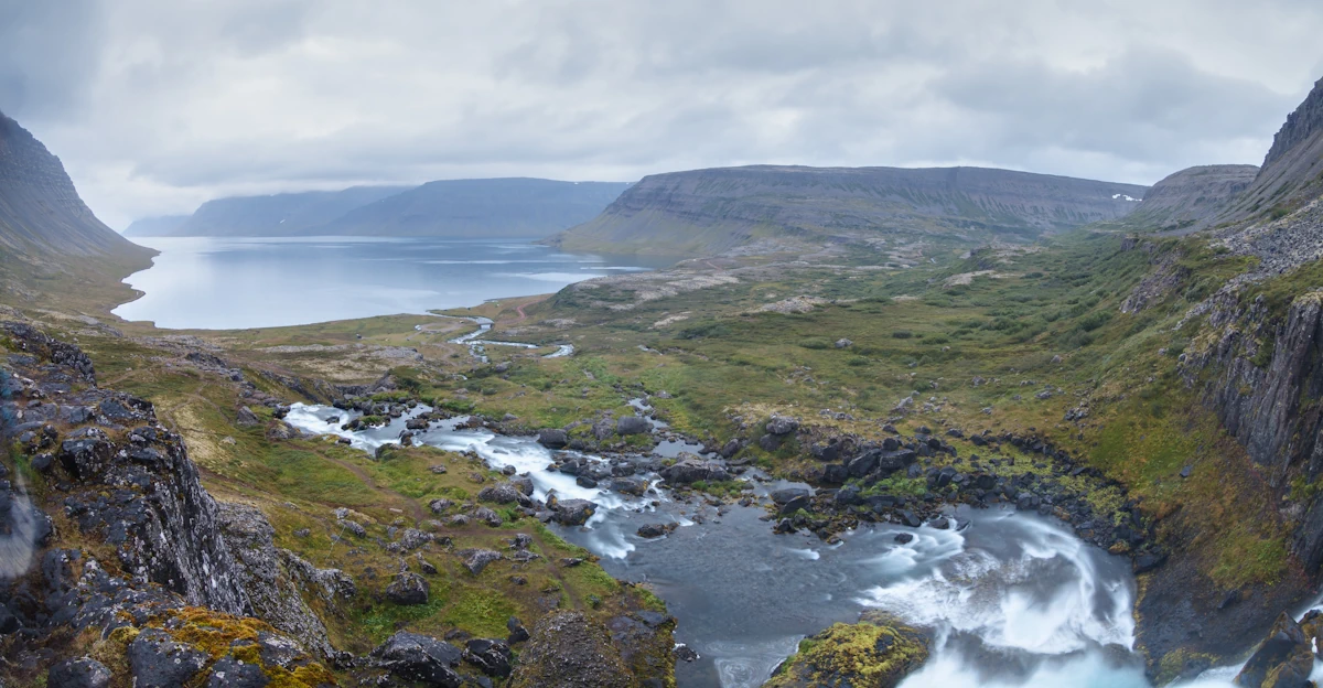 Islandia zimą vs latem - kiedy jechać? Kompletny przewodnik