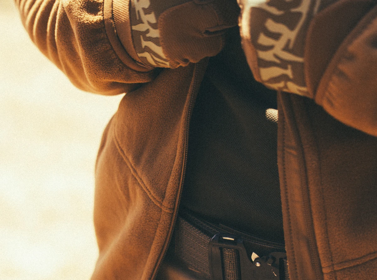 Polary wojskowe jako warstwa termiczna – jak wybrać model do zadań specjalnych?