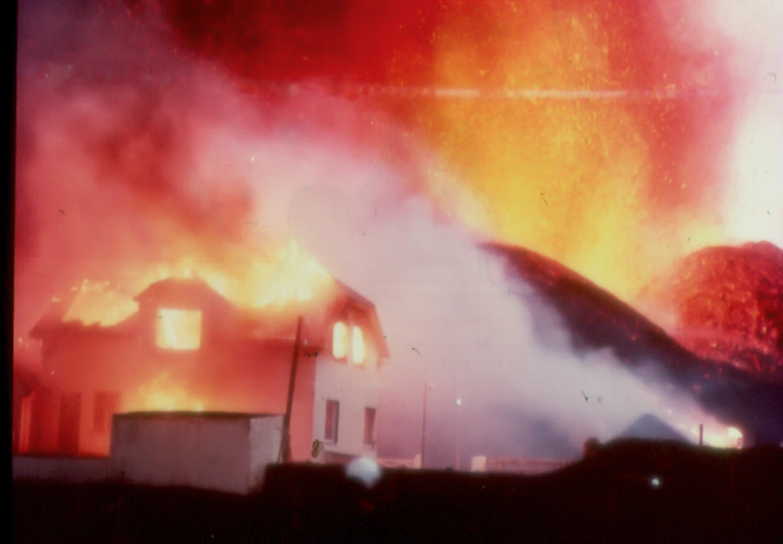 Vestmannaeyjar 1973 – erupcja, która prawie zniszczyła miasto (Heimaey)